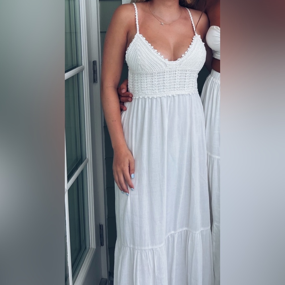 Vestique white crochet maxi dress size small